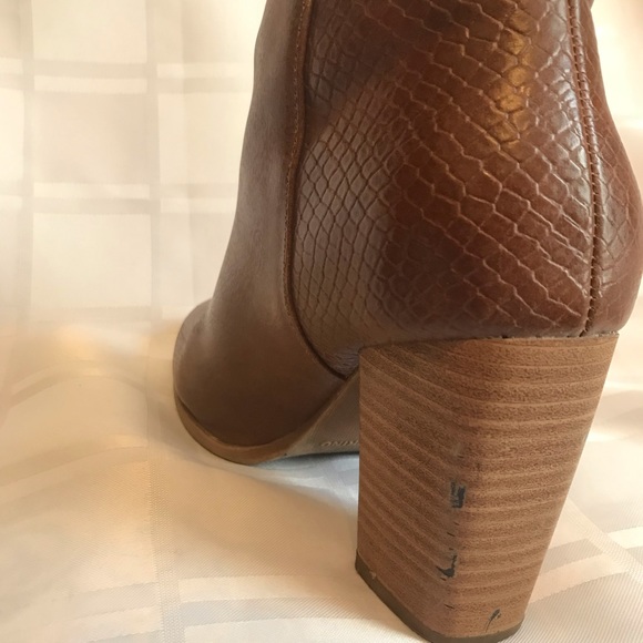 ankle boots. Very comfortable. Does have some signs of wear, as seen in photos - Picture 6 of 9